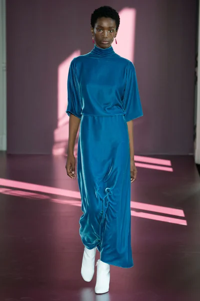 Look 4